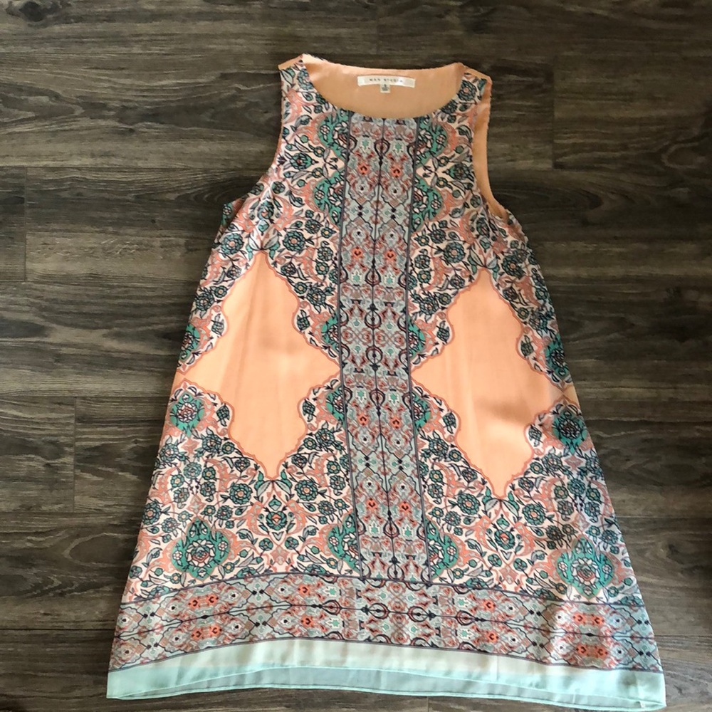 Patterned sleeveless shift dress